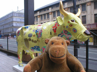 Mr Monkey in front of a cow inspired by Klimt