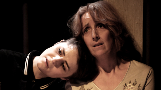 1979 : Cathy (Katie West) and Susan (Julie Hesmondhalgh) (Royal Exchange Theatre production photo)