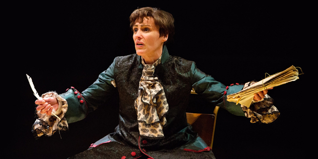 Orlando (Suranne Jones) failing to write a poem about an oak tree (Royal Exchange Theatre production photo)