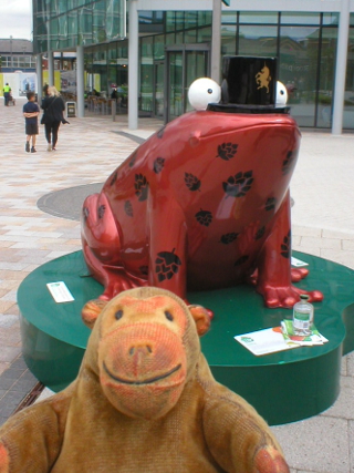 Mr Monkey looking at Golding