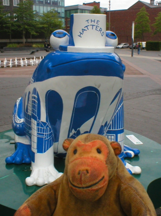 Mr Monkey looking at Edgeleap the frog