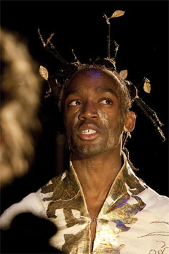 Jotham Annan as Dionysus (Royal Exchange Theatre production photo)