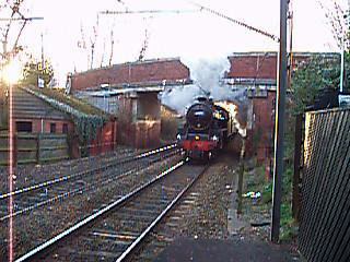 44871 rushing under the bridge at Woodsmoor