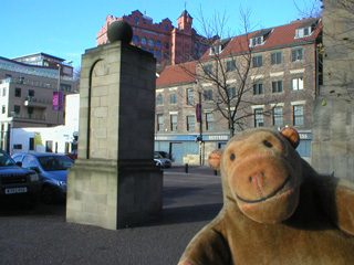 Mr Monkey looking at the Javel Groupe monument