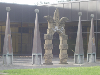 The arch and four of the pylons of Garden Front