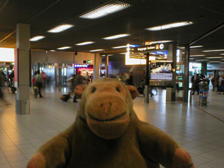 Mr Monkey in the middle of Amsterdam airport