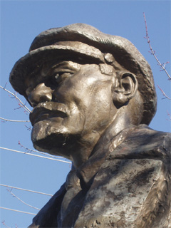 A closer view of Lenin's head