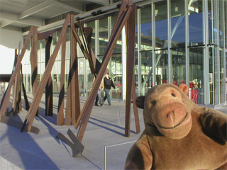 Mr Monkey looking at Anthony Caro's Riviera