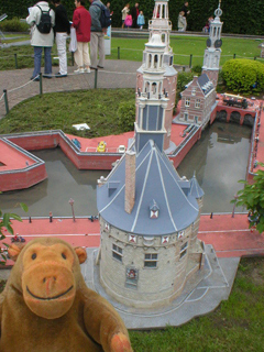 Mr Monkey looking at Hoorn