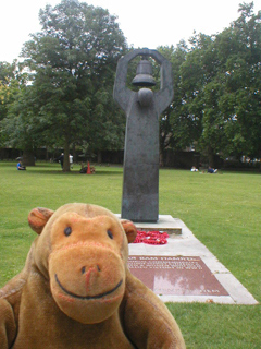 Mr Monkey looking at the memorial to Soviet war dead