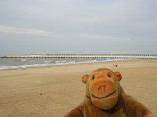 Mr Monkey towards Ostende pier