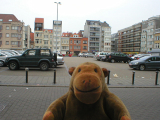 Mr Monkey looking at the Mijnplein
