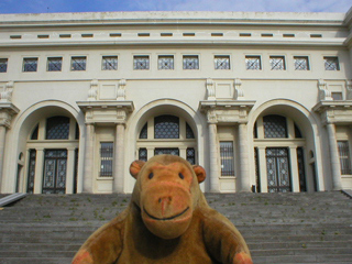 Mr Monkey outside the Thermae Palace Hotel