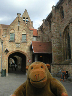 Mr Monkey approaching the alley through St John's Hospital