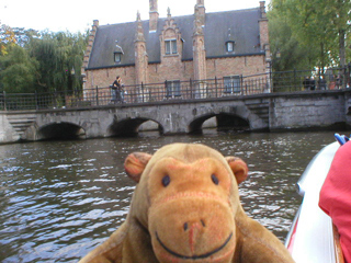 Mr Monkey looking at the Minnewater sashuis
