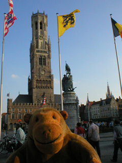 Mr Monkey looking across the Markt