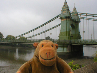 Mr Monkey looking at Hammersmith Bridge from the side