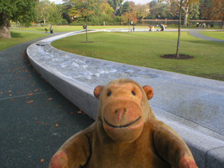 Mr Monkey looking at the Diana Memorial Fountain