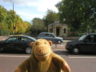 Mr Monkey watching cars drive into the Park