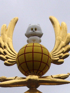 Tom Poes, the cat, atop the Marten Toonder monument