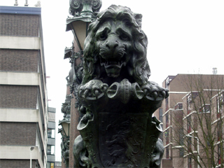 A lion on the Regentessebrug