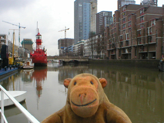 Mr Monkey back along the Wijnhaven