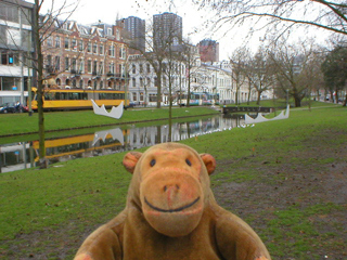 Mr Monkey looking at an untitled sculpture by Richard Artschwager