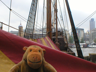 Mr Monkey looking at the stern from the fore deck