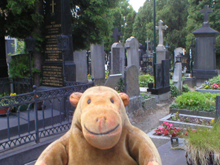 Mr Monkey in Vyšehrad cemetery