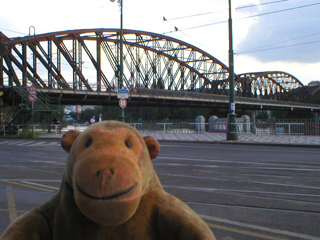 Mr Monkey looking at the railway bridge over the Vltava