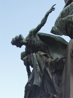 Figures climbing the back of the Palacky monument