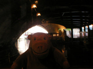 Mr Monkey in the boat under Křižovnické námĕstí