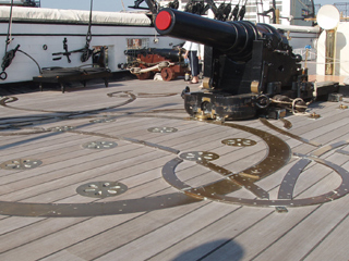 A circle marking the top of the propellor well in front of the stern chaser