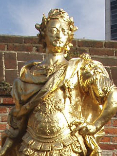 A statue of William III dressed as a Roman and covered in gold