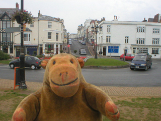 Mr Monkey looking up Union Street in Ryde