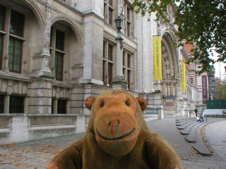 Mr Monkey outside the V & A