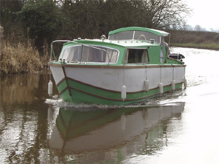 A cabin cruiser on the Macclesfield Canal