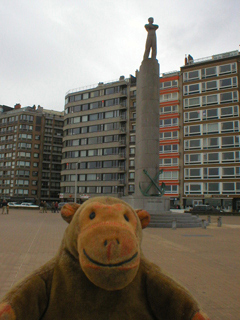 Mr Monkey looking at the Seamen's Memorial