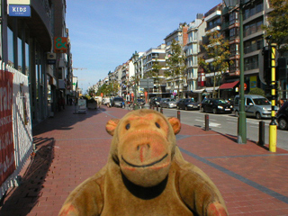 Mr Monkey trotting down Lippenslaan in Knokke