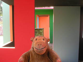 Mr Monkey inside Het Zwaartekracht Museum