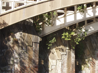 Pillars and metalwork on the MSJ&AR bridge