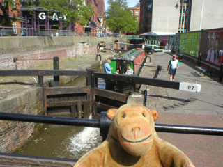 Mr Monkey watching a narrowboat in Lock 87