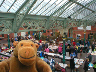 Mr Monkey looking at the market in Tynemouth station