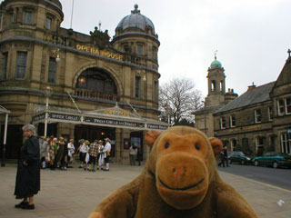 Mr Monkey outside the Opera House