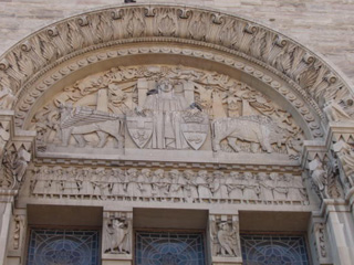 Decoration of the ceiling of the entrance hall of the ROM