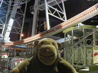 Mr Monkey looking up at the Wheel