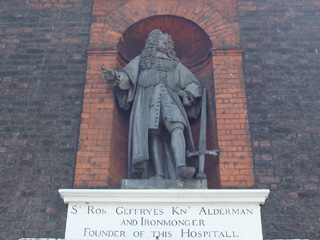 A statue of Sir Robert Geffrye