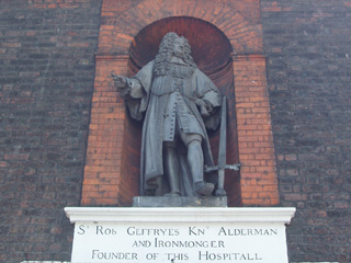 A statue of Sir Robert Geffrye