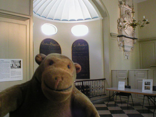Mr Monkey in the Geffrye chapel