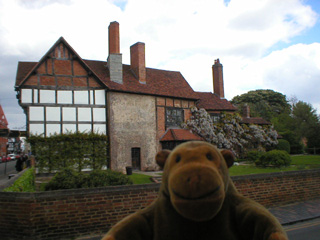 Mr Monkey looking at Nash's House from across the road